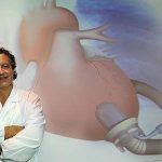 Cậu bé vô danh và quả tim nhân tạo vĩnh cửu đầu tiên trên thế giới