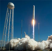 Tàu Cygnus hoãn “cập bến” ISS do lỗi định vị