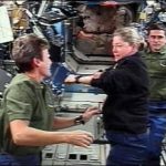 Discovery vào Trạm Vũ trụ Quốc tế