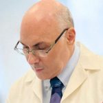 Giáo sư Weissman phát triển vaccine chống mọi virus corona