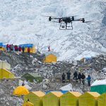 Drone hạng nặng Trung Quốc dọn rác trên đỉnh Everest