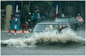 Cách xử lý khi xe “bơi” trong nước