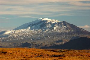 Núi lửa đáng sợ nhất Iceland ‘sắp phun trào’
