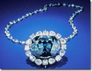 Tia UV giúp nhận diện kim cương xanh