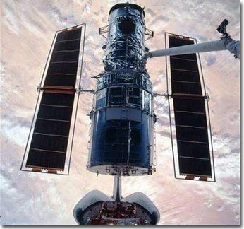 Kính viễn vọng Hubble thực hiện những quan sát mới về Mặt Trăng