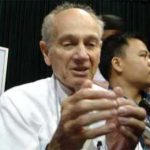 GS Jim Cronin: Hãy theo đuổi đam mê khoa học!