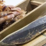 Cứng đơ như gỗ, chế biến nửa năm mới được, song nguyên liệu có giá hơn 1 triệu đồng/kg này vẫn đắt khách