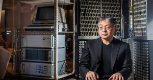 Nhà văn Anh gốc Nhật Kazuo Ishiguro giành Nobel Văn học 2017