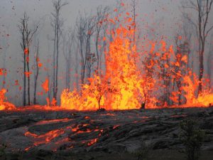 Núi lửa gầm gào không nghỉ suốt 29 năm