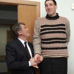 Chàng trai Ukraina đoạt ngôi cao nhất thế giới