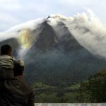 22 núi lửa Indonesia đồng loạt rung chuyển