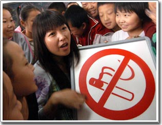 WHO kêu gọi tất cả các nước cấm hút thuốc lá ở nơi công cộng