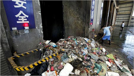 Đức thỏa thuận giúp Ý giải quyết khủng hoảng rác