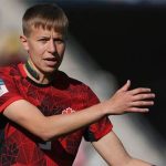 Nữ tuyển thủ Canada đeo thiết bị “lạ” trên cổ khi đá World Cup, đó là gì?