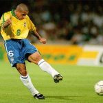 Lý giải cú sút phạt “quả chuối” huyền thoại của danh thủ Roberto Carlos