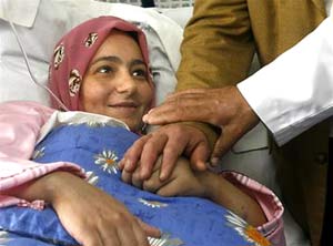 Algeria: sinh 7, một sản phụ “cầu cứu” nhà nước