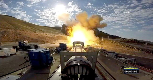 NASA vừa thử nghiệm thành công tên lửa đẩy mạnh nhất hành tinh