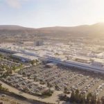 Toàn cảnh siêu nhà máy của Tesla trước ngày hoạt động: xe cộ trông như kiến bên cạnh công trình khổng lồ