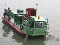 Thiết bị tự động thu gom rác trên sông