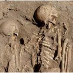 Hai bộ xương “Romeo và Juliet” 8.000 năm tuổi