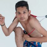 Chàng trai Ấn Độ có cơ thể uốn dẻo như cao su, uốn vai 360 độ và xoay cổ 180 độ