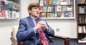 “Giáo sư tiên tri” dự đoán Trump sẽ bị phế truất