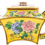 Bất ngờ tìm thấy ấm trà cổ 250 năm tuổi được định giá 3 tỷ đồng