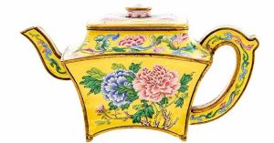 Bất ngờ tìm thấy ấm trà cổ 250 năm tuổi được định giá 3 tỷ đồng