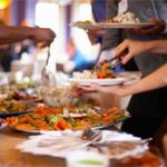 Ăn tiệc buffet như thế nào để không có nguy cơ nhiễm bệnh?