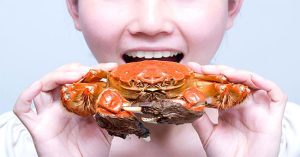 Ăn cua như thế nào mới đúng?