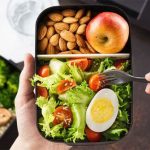 Vì sao Pháp cấm người lao động ăn trưa trên bàn làm việc?