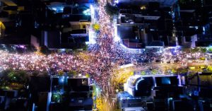 Dòng sông xe máy ở Phan Thiết vào top ảnh đẹp chụp từ flycam