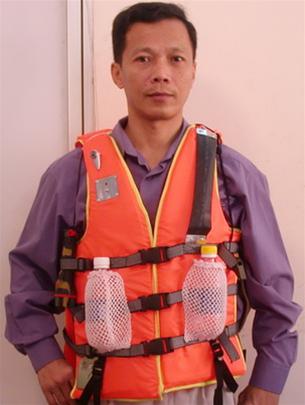 Áo phao tự động phát tín hiệu cấp cứu