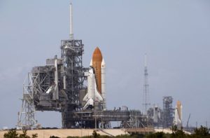 Ngày 11.5: Bắt đầu sứ mệnh sửa chữa kính Hubble