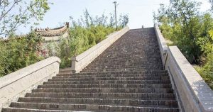 Chuyên gia giải mã bí ẩn âm thanh phát ra từ bậc thang ngôi mộ cổ