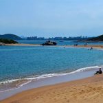 Tại sao bãi biển tuyệt đẹp như này lại không một ai dám xuống tắm?