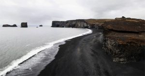 Reynisfjara – Bãi biển cát đen thui nổi tiếng nhất thế giới