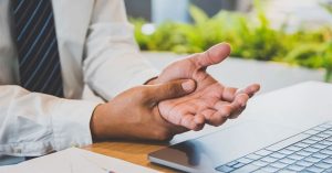 Top 6 bài tập cổ tay dành cho những người dùng máy tính thường xuyên