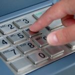 Tại sao cây ATM lại sử dụng bàn phím kim loại?