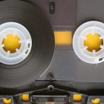 Hãy xem đoạn video sau để biết làm ra một cuộn băng cassette là quá trình đầy nghệ thuật như thế nào