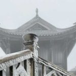 Băng tuyết phủ trắng chùa Đồng trên đỉnh Yên Tử