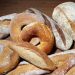 Có nguy hiểm không nếu ăn bánh mì đã bị mốc?
