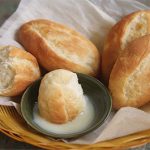 Có nên ăn bánh mỳ chấm sữa?