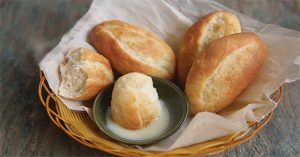 Có nên ăn bánh mỳ chấm sữa?