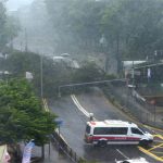 Bão Mangkhut đã đổ bộ Hong Kong với từng cột sóng cao đến 14m