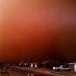 Bão cát nghiêm trọng “nhuộm đỏ” bầu trời Texas
