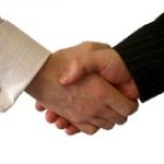 Bắt tay chặt dễ kiếm được việc