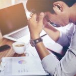 Dân văn phòng trẻ “đau đầu” vì nhiều chứng bệnh thường gặp