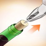 Bí kíp mở rượu vang không cần dụng cụ mà quý ông nào cũng phải biết!
