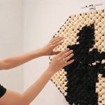Nghệ sĩ Mỹ biến nhiều loại vật liệu thành gương